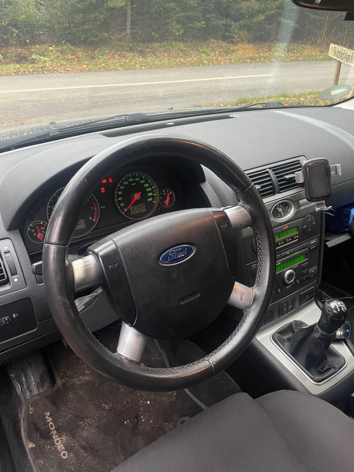 Ford Mondeo 2,0 145 Ambiente stc. 5d