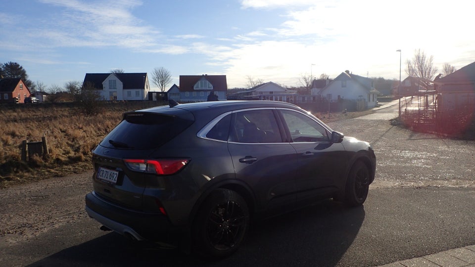 Ford Kuga 2,5 PHEV Titanium X CVT 5d