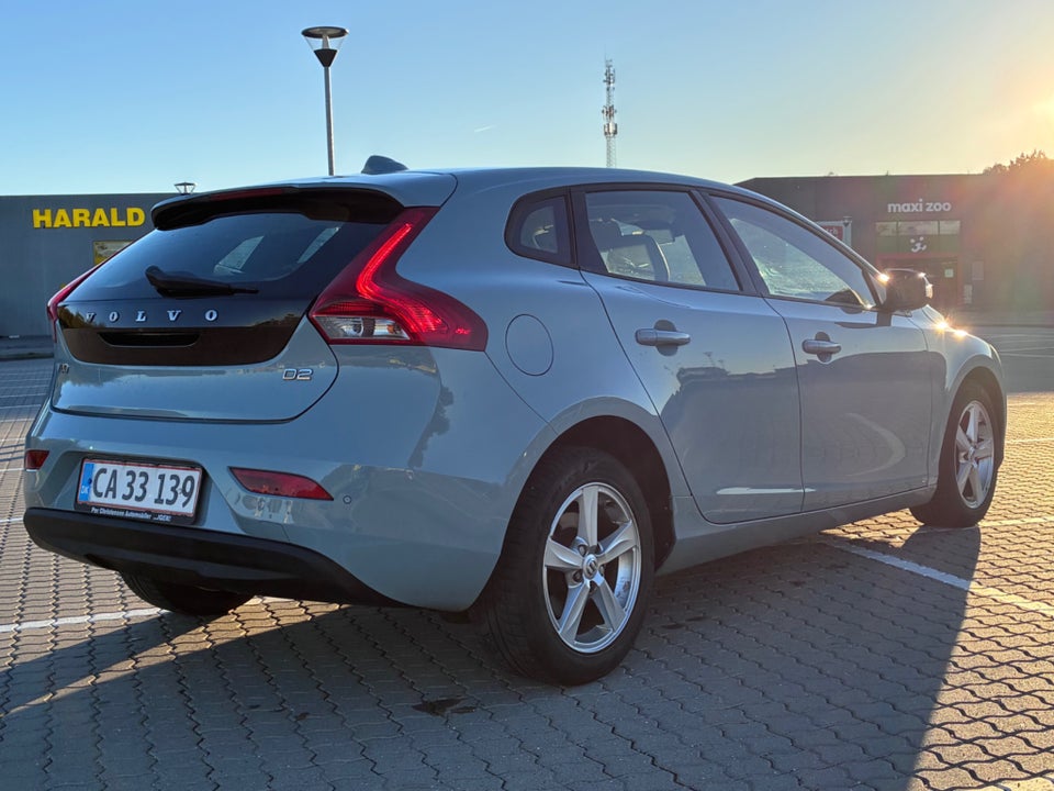 Volvo V40 2,0 D2 120 Business Summum 5d