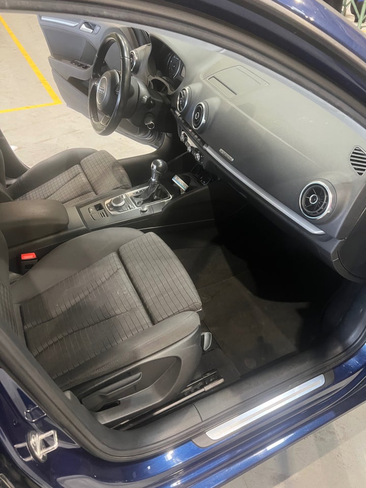 Audi A3 2,0 TDi 184 Ambiente quattro S-tr. 4d