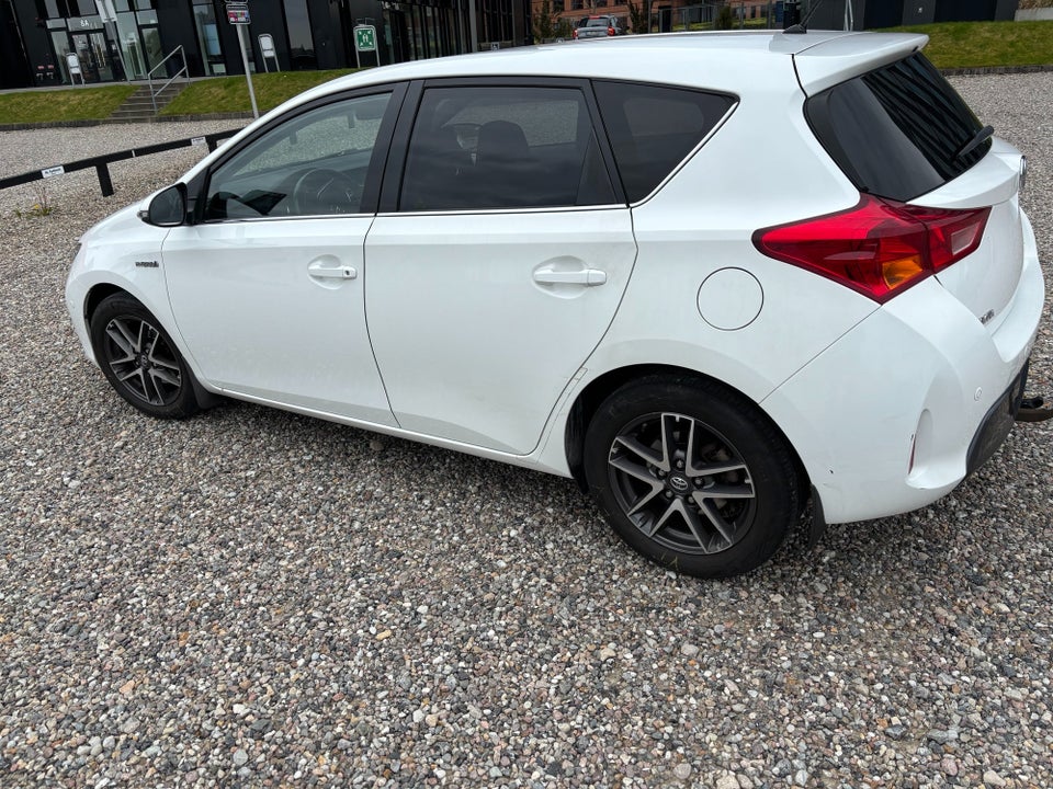 Toyota Auris 1,8 Hybrid H2+ CVT 5d
