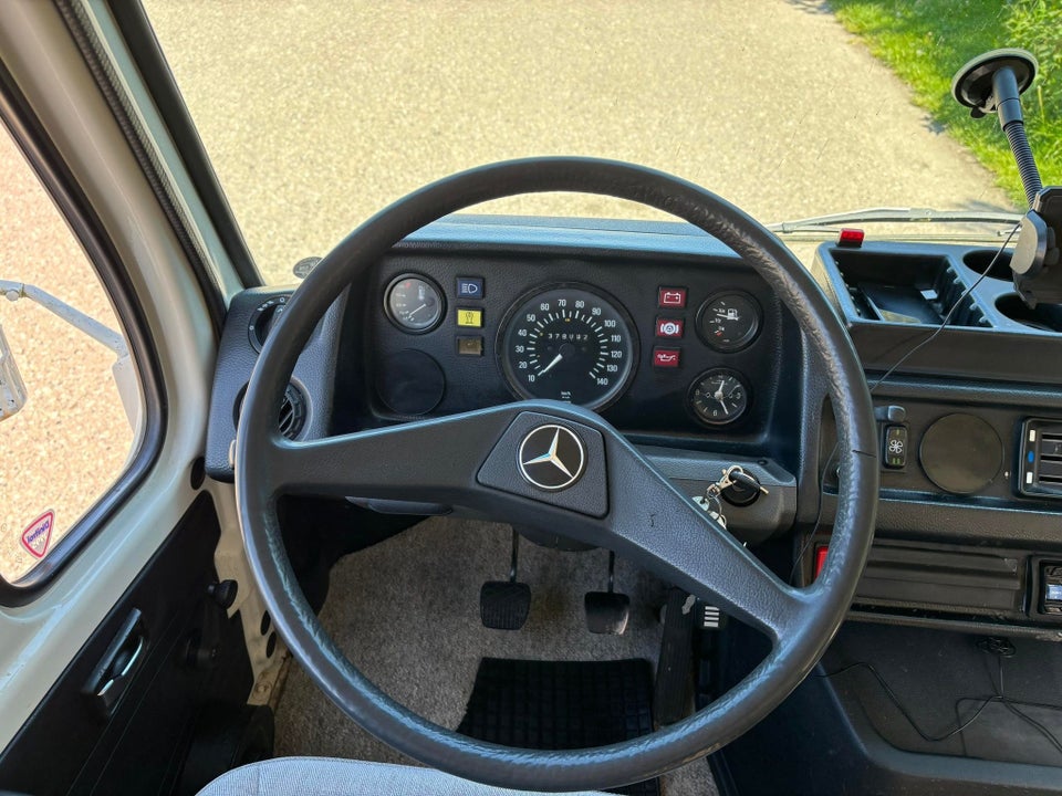 Mercedes 307 2,3 D 3d
