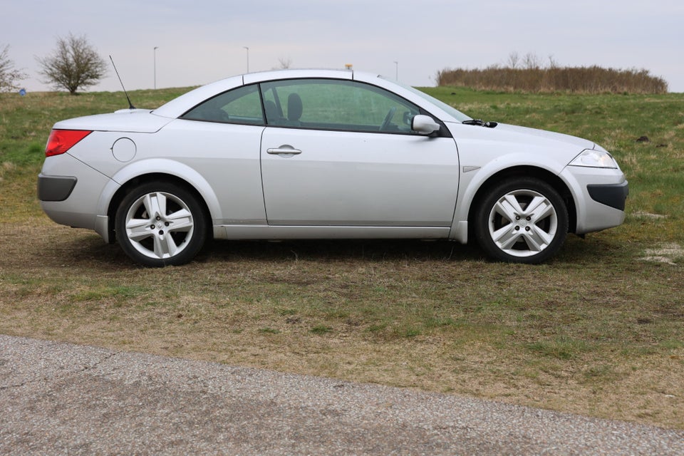 Renault Megane II 1,6 110 Comfort CC 2d