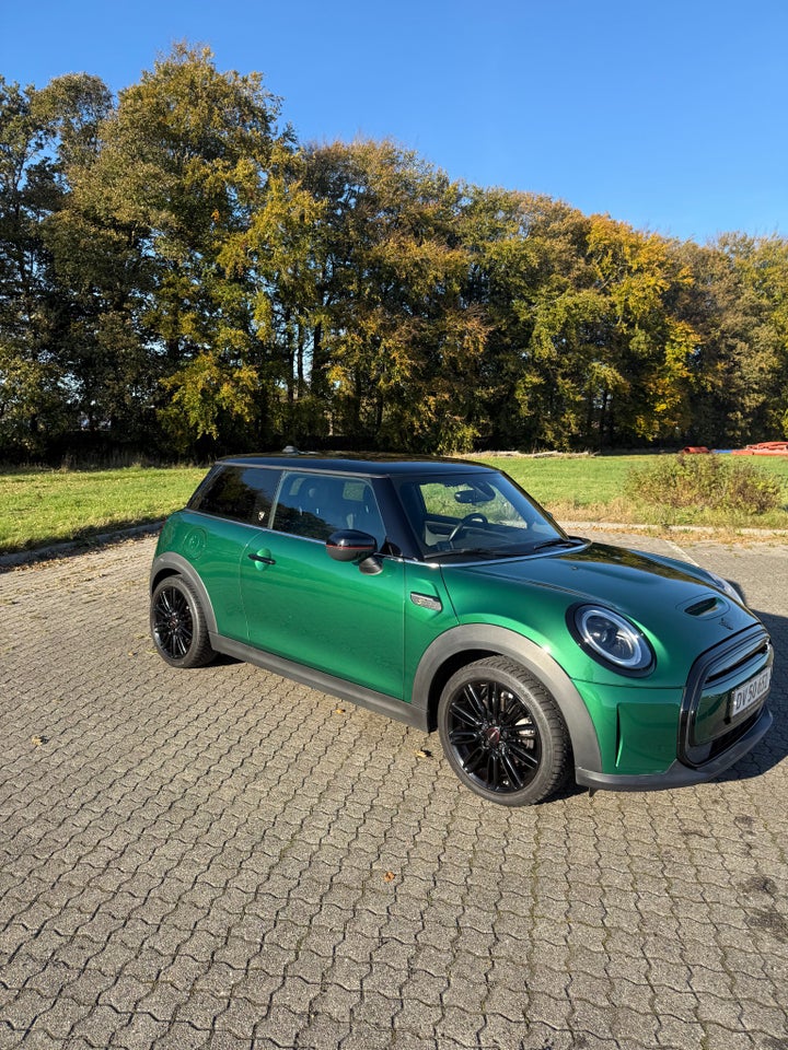 MINI Cooper SE Essential 3d