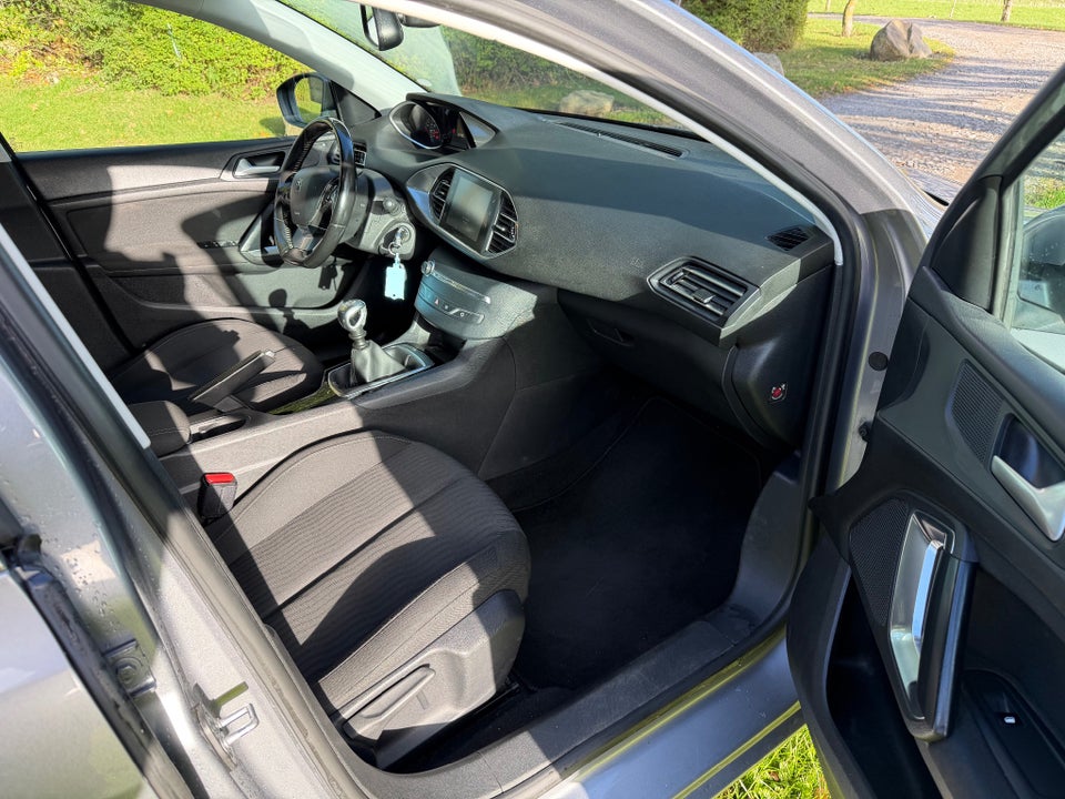 Peugeot 308 1,6 BlueHDi 120 Style SW 5d