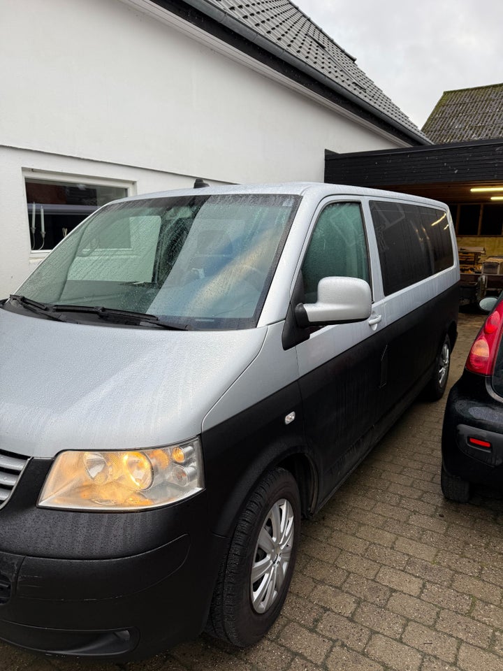 VW Shuttle 2,5 TDi 130 4d