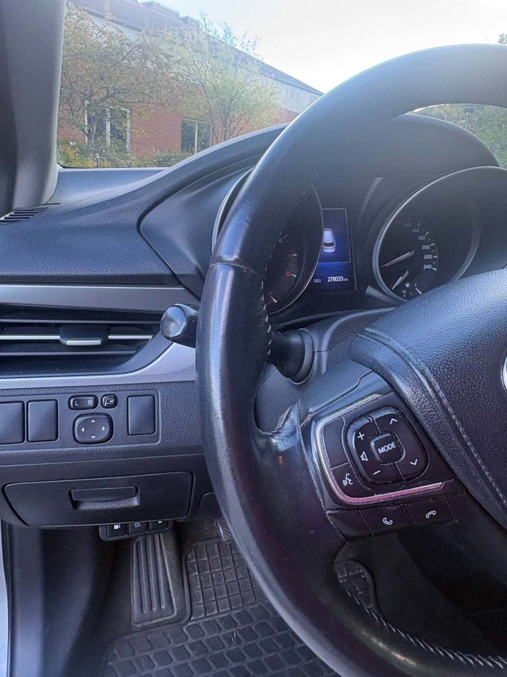 Toyota Avensis 1,8 VVT-i T2 Premium Touring Sports 5d