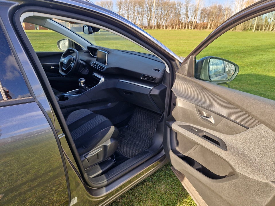 Peugeot 5008 1,2 PureTech 130 Allure 7prs 5d