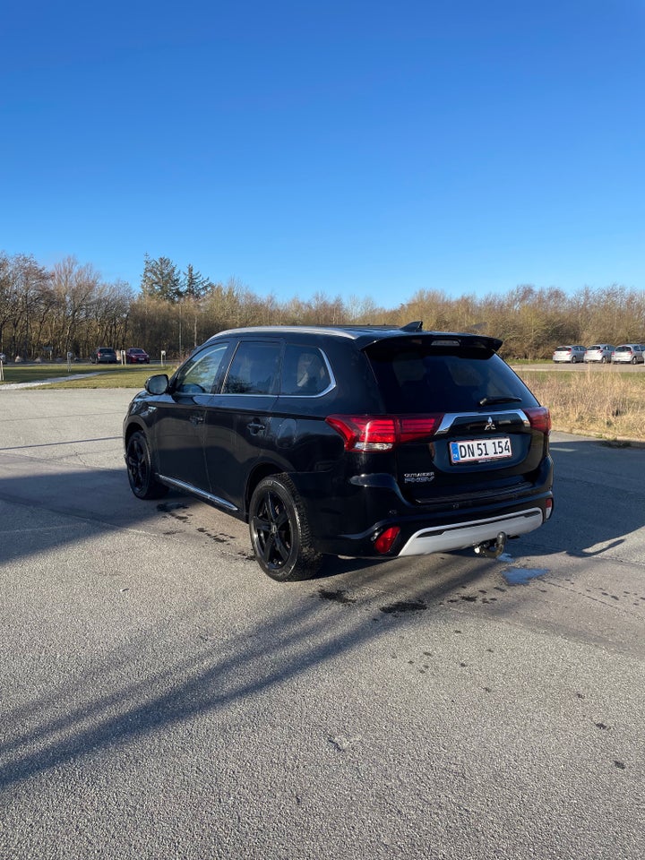 Mitsubishi Outlander 2,4 PHEV Intense CVT 4WD 5d