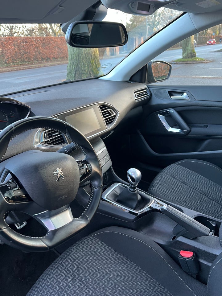 Peugeot 308 1,6 BlueHDi 120 Allure Sky SW Van 5d