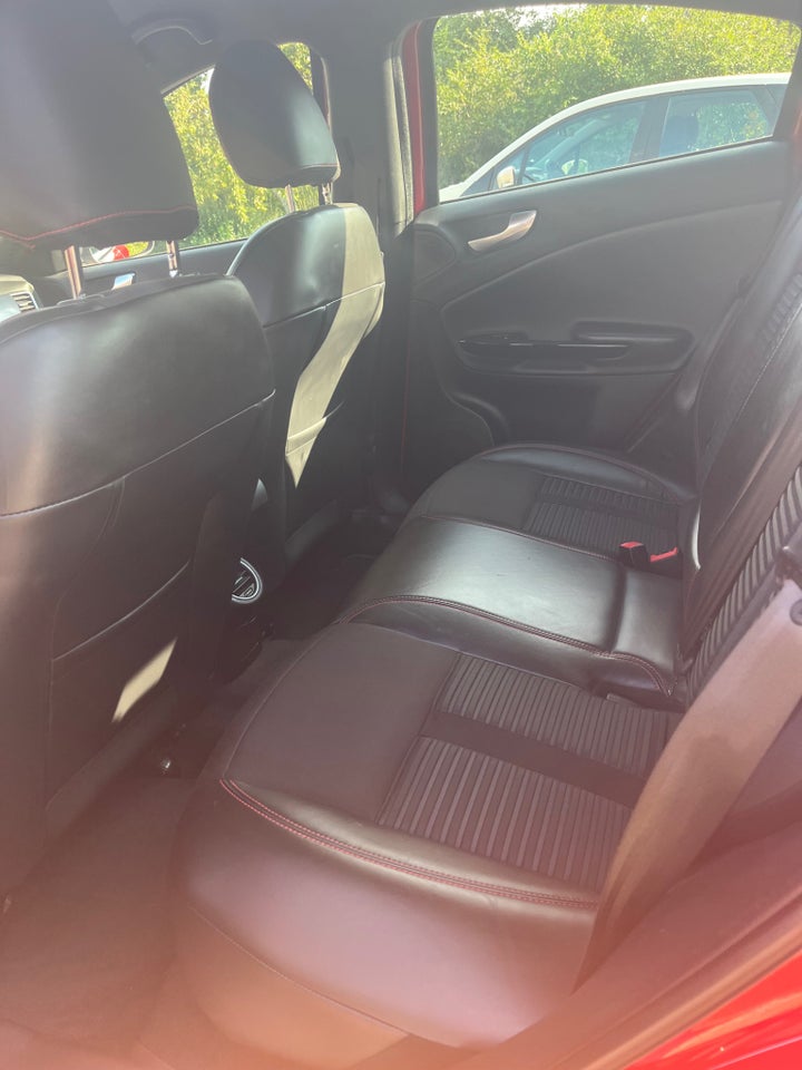 Alfa Romeo Giulietta 2,0 JTD 140 Distinctive 5d
