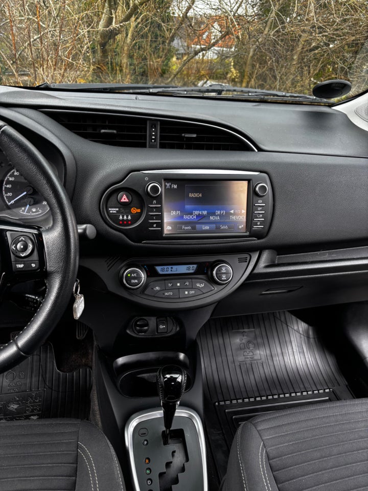 Toyota Yaris 1,5 Hybrid H1 e-CVT 5d