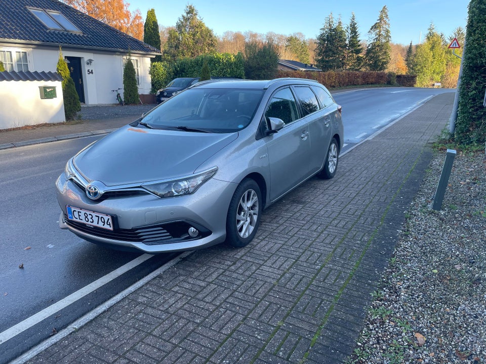 Toyota Auris 1,8 Hybrid H2 Touring Sports CVT 5d