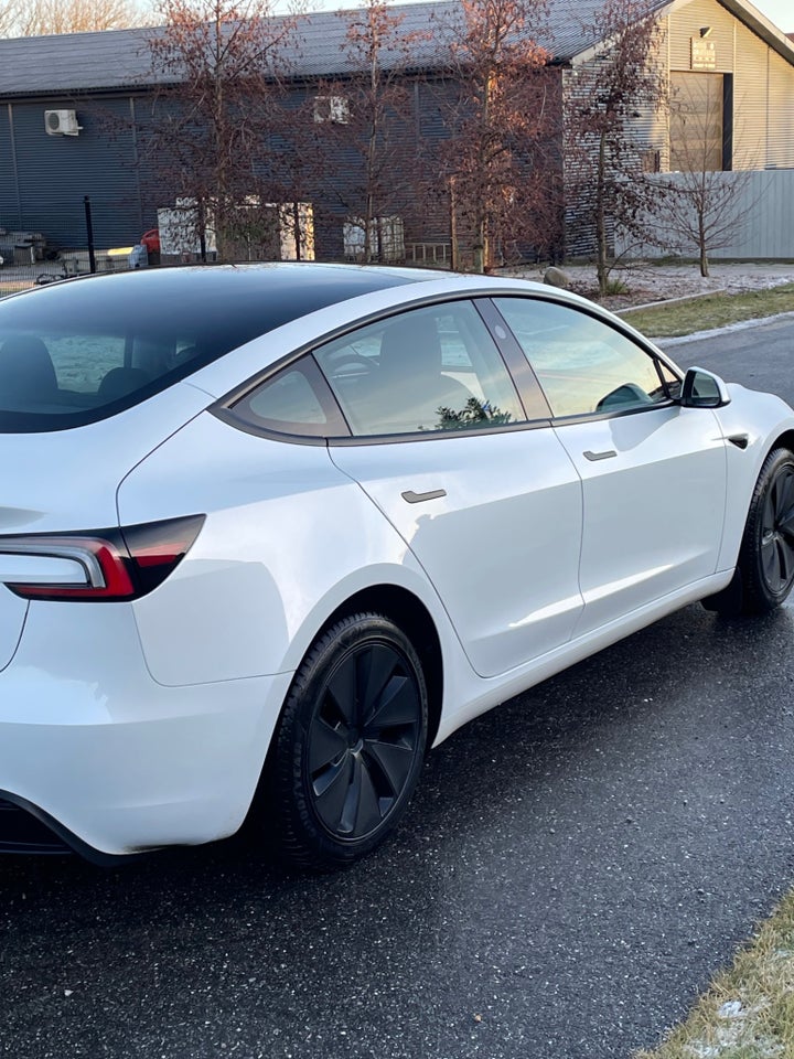 Tesla Model 3 RWD 4d