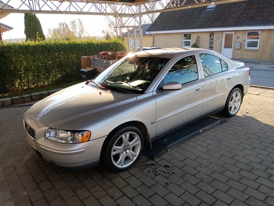 Volvo S60 2,4 170 Summum 4d