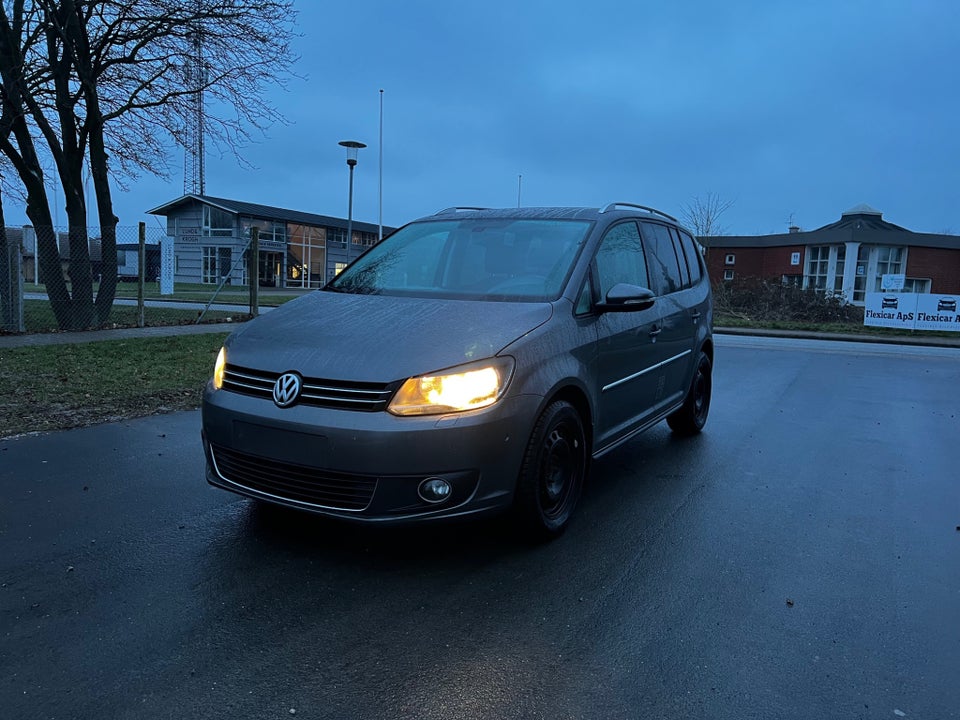 VW Touran 2,0 TDi 140 Highline BMT Van 5d