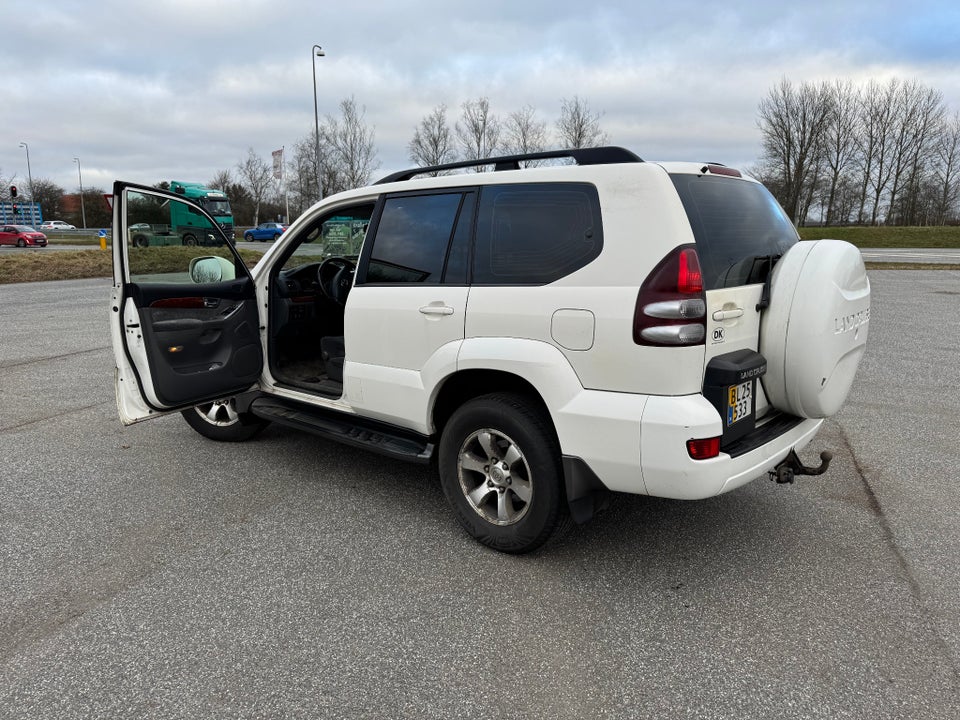 Toyota Land Cruiser 3,0 D-4D aut. Van 5d