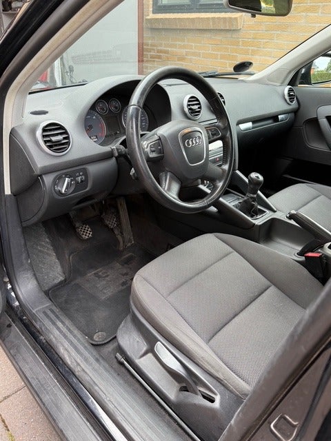 Audi A3 2,0 TDi 140 Ambiente Sportback 5d