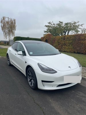 Tesla Model 3  RWD 4d