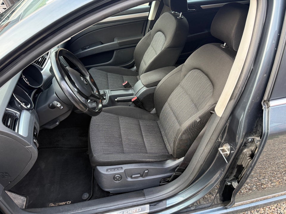 Skoda Superb 2,0 TDi 140 Ambition DSG 5d