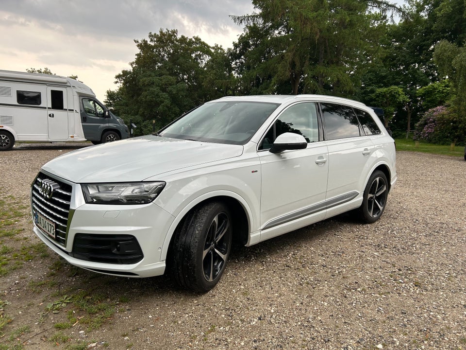 Audi Q7 3,0 TDi 272 S-line quattro Tiptr. 5d