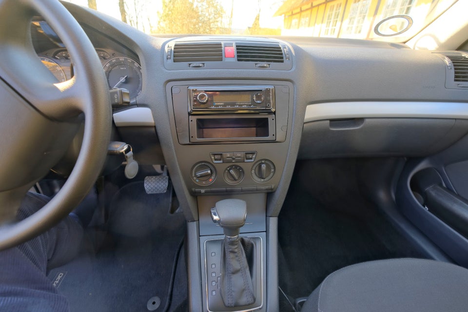 Skoda Octavia 1,6 FSi Ambiente aut. 5d