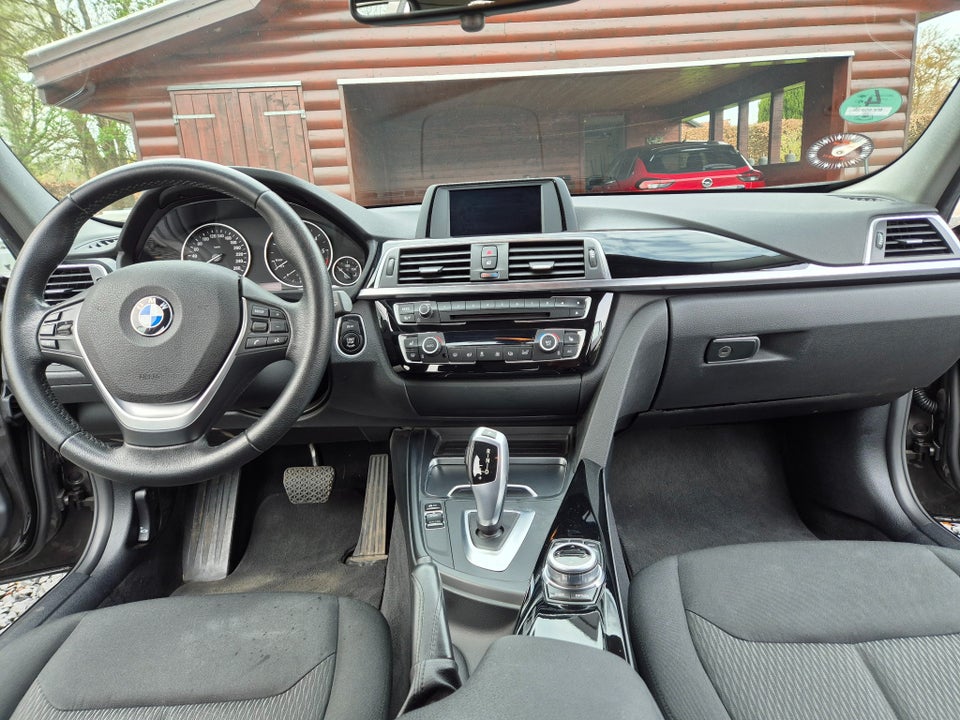 BMW 320d 2,0 Touring Advantage aut. 5d