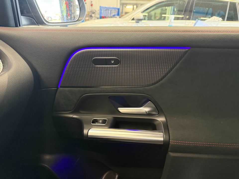 Mercedes EQA350 4Matic 5d