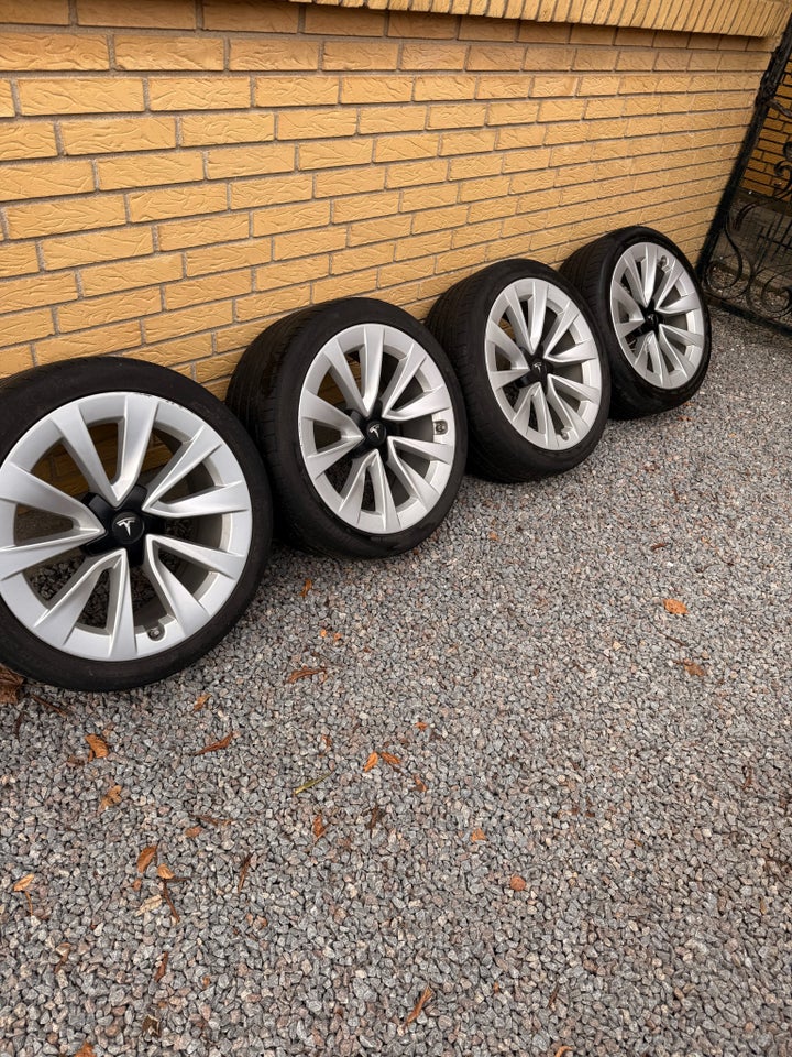 Tesla Model 3 Long Range AWD 4d