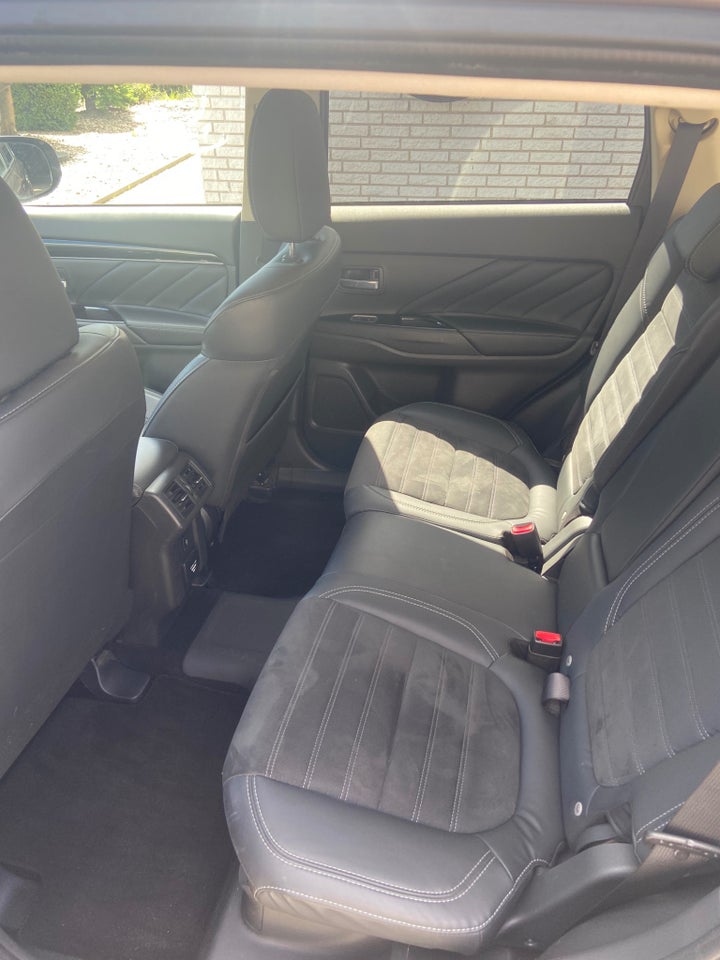 Mitsubishi Outlander 2,4 PHEV Intense CVT 4WD 5d