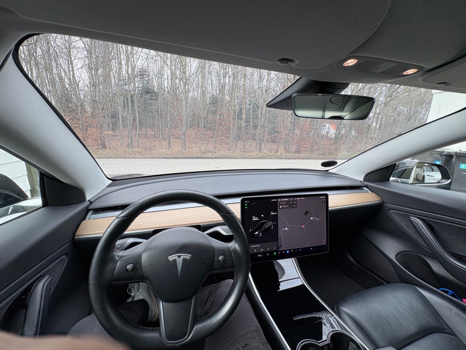 Tesla Model 3 Standard Range+ RWD 4d