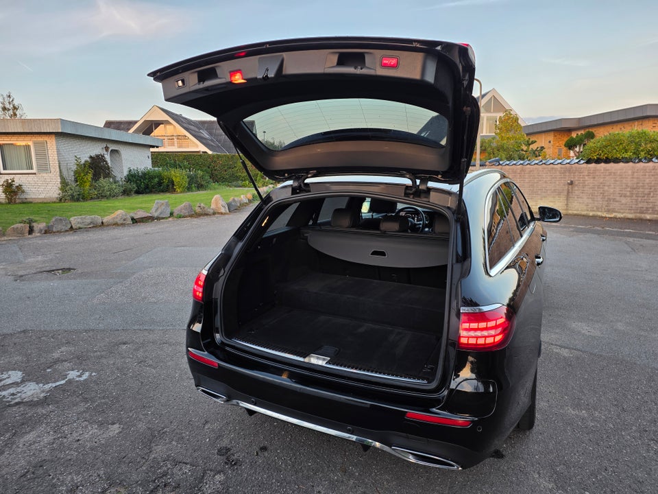 Mercedes E300 e 2,0 AMG Line stc. aut. 5d