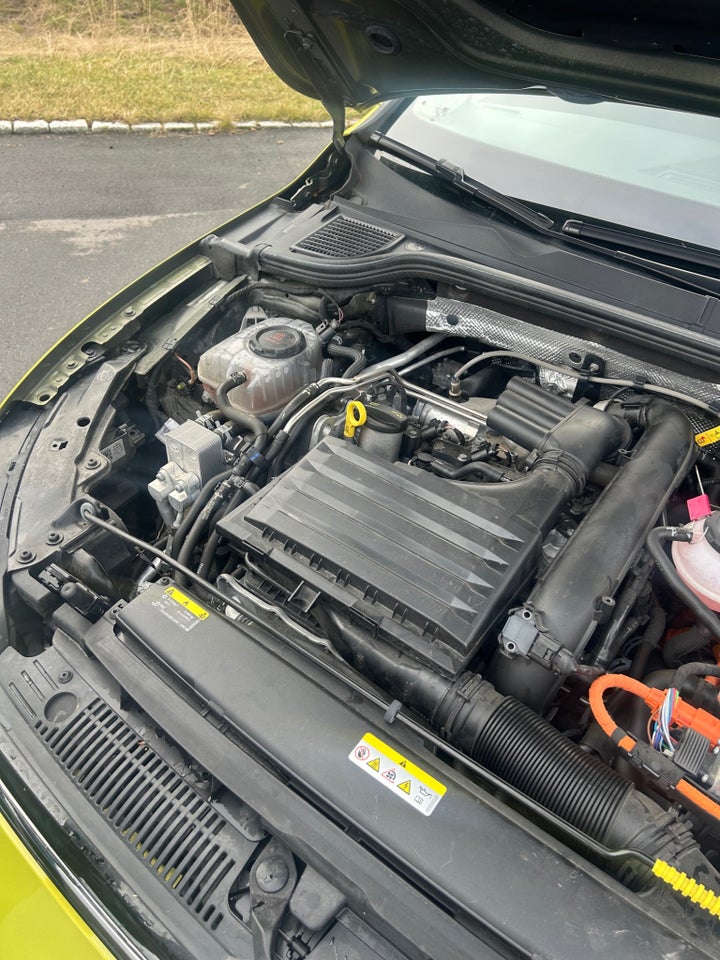 VW Golf VIII 1,4 eHybrid DSG 5d