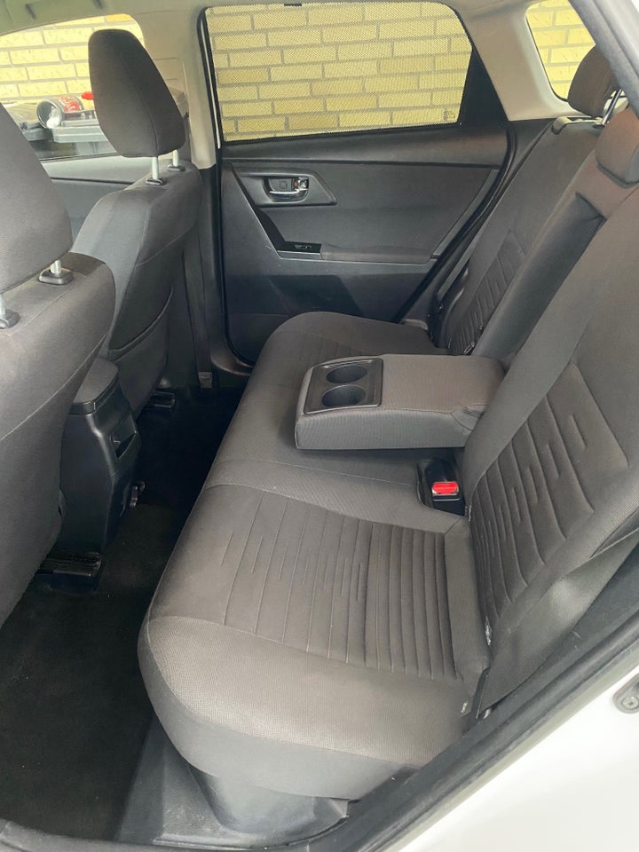 Toyota Auris 1,8 Hybrid H2 Comfort Touring Sports CVT 5d