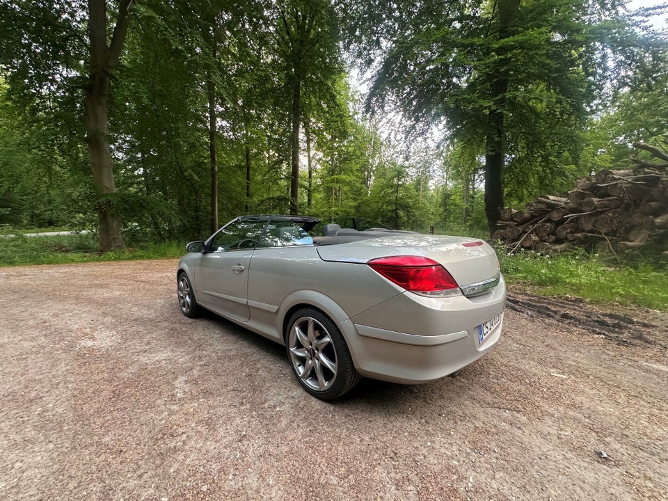 Opel Astra 2,0 Turbo TwinTop 2d