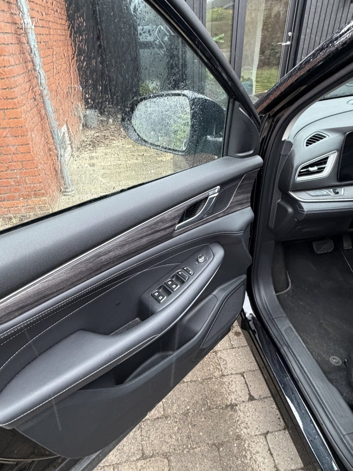 Navor E5 1,5 PHEV Rock 5d