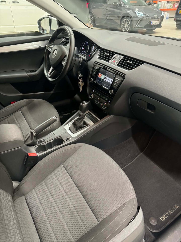 Skoda Octavia 1,6 TDi 110 Style DSG 5d