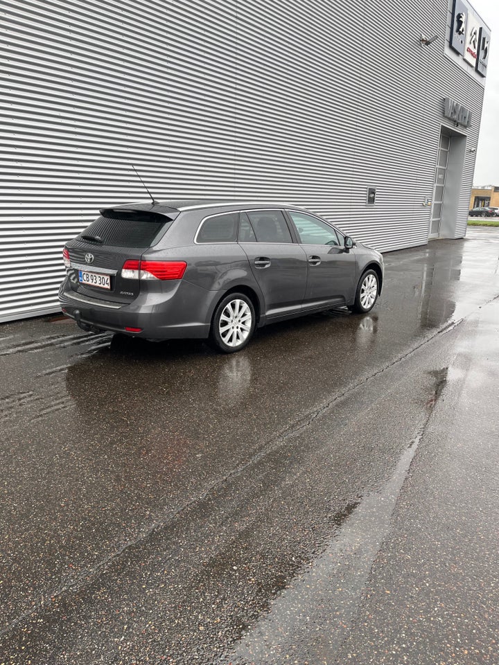 Toyota Avensis 1,8 VVT-i T2 Touch stc. 5d