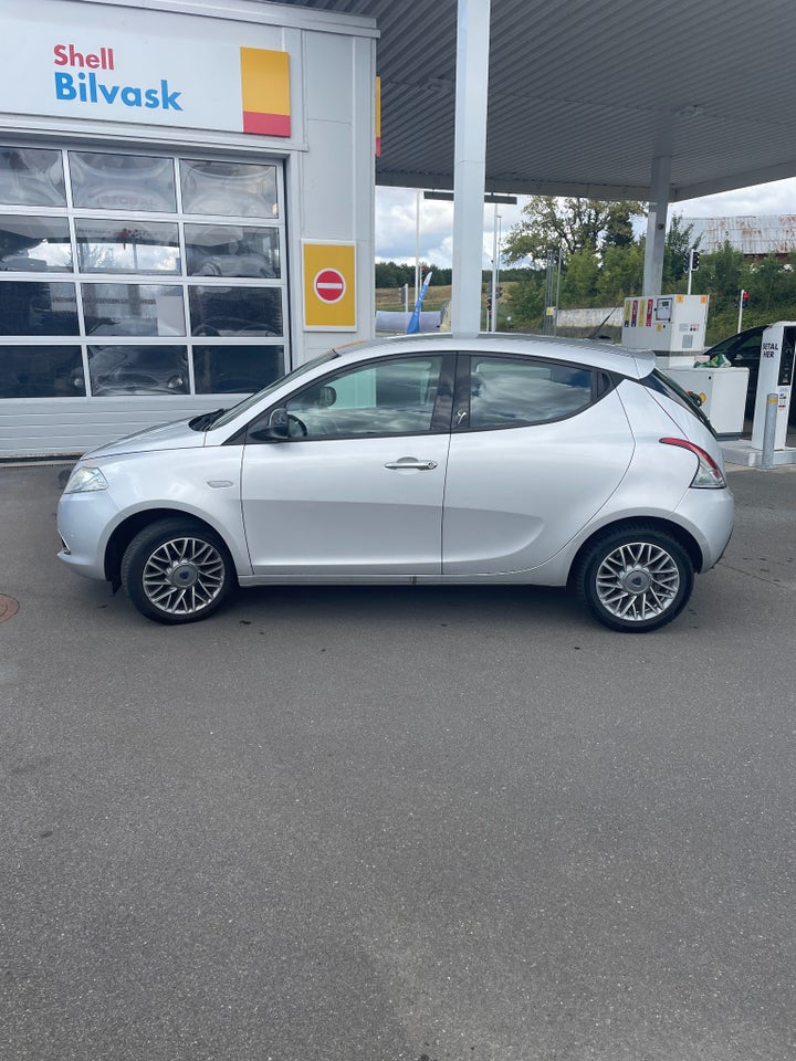 Lancia Ypsilon 1,2 8V 3d
