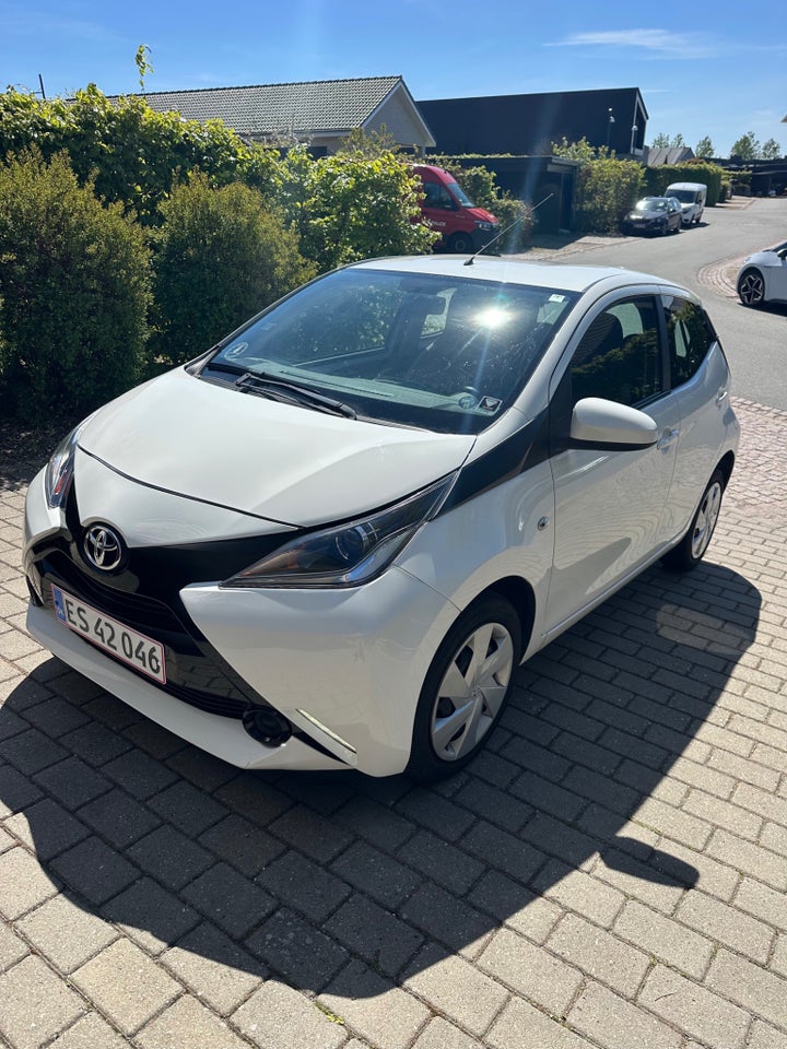 Toyota Aygo 1,0 VVT-i x-press x-shift 5d