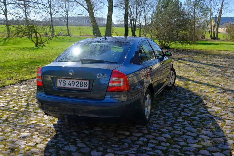 Skoda Octavia 1,6 FSi Ambiente aut. 5d