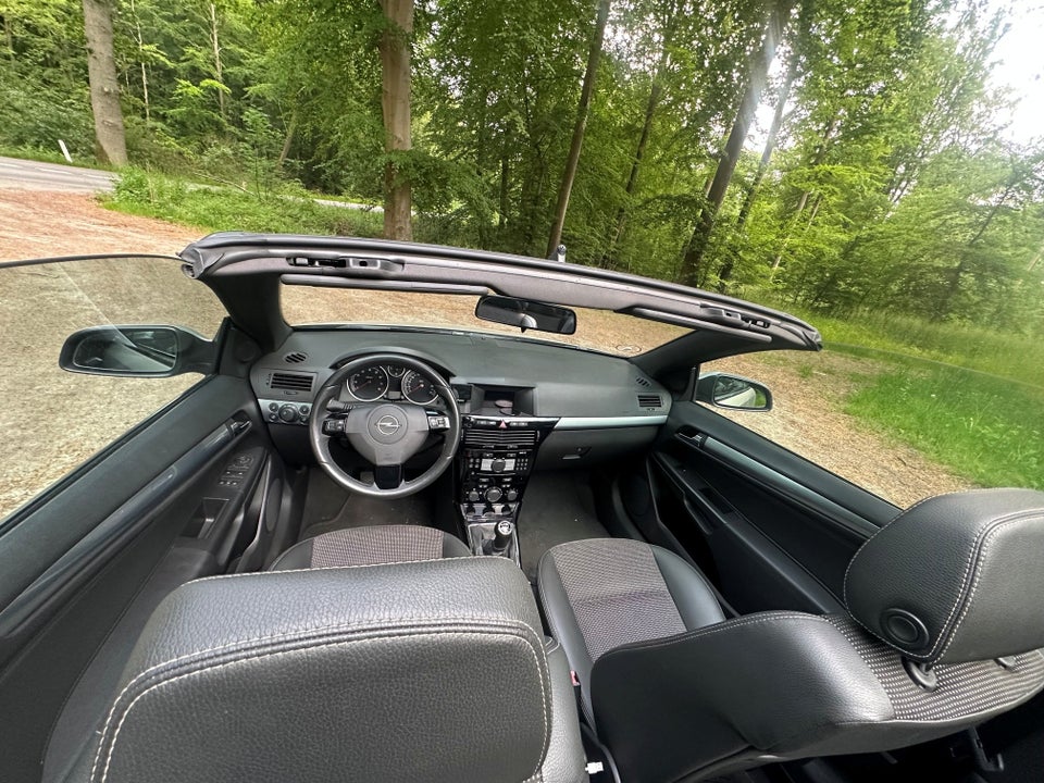 Opel Astra 2,0 Turbo TwinTop 2d