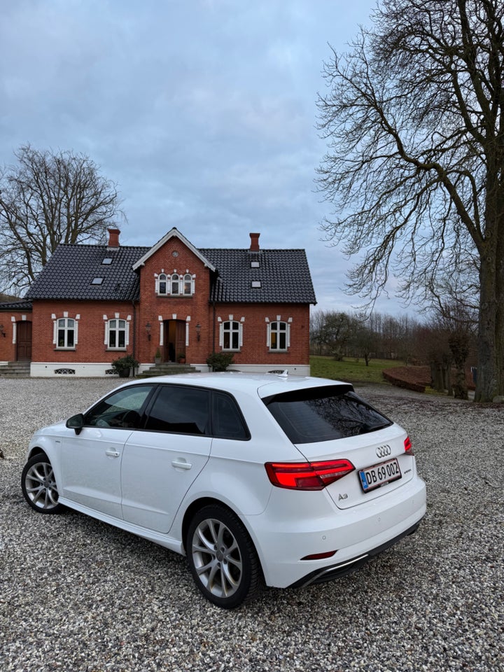 Audi A3 1,4 e-tron S-line Sportback S-tr. 5d