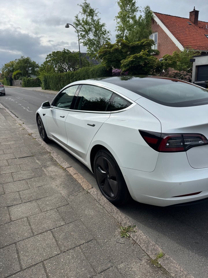 Tesla Model 3 Standard Range+ RWD 4d