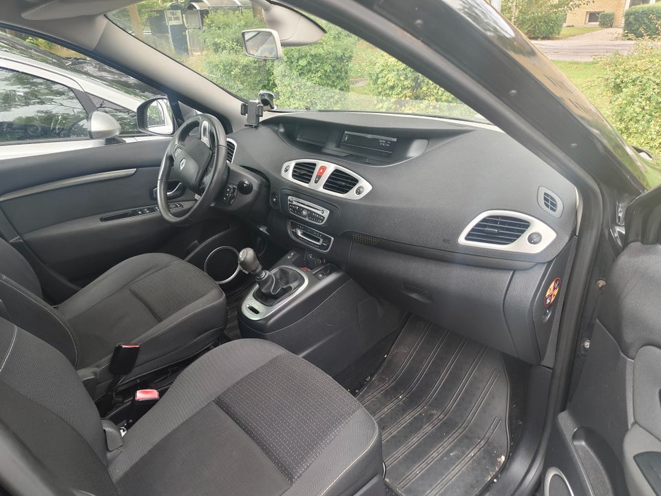 Renault Grand Scenic III 1,9 dCi 130 Dynamique 7prs 5d