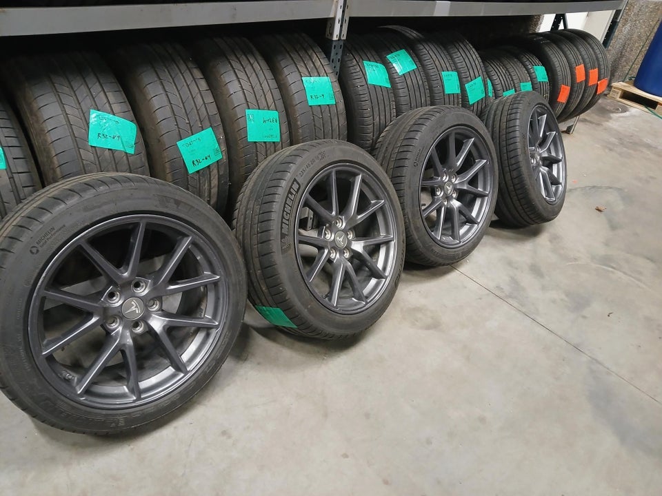 Tesla Model 3 Long Range AWD 4d