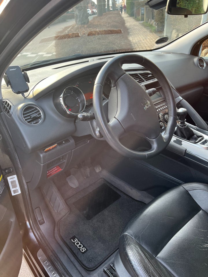 Peugeot 3008 1,6 HDi 112 Premium+ 5d