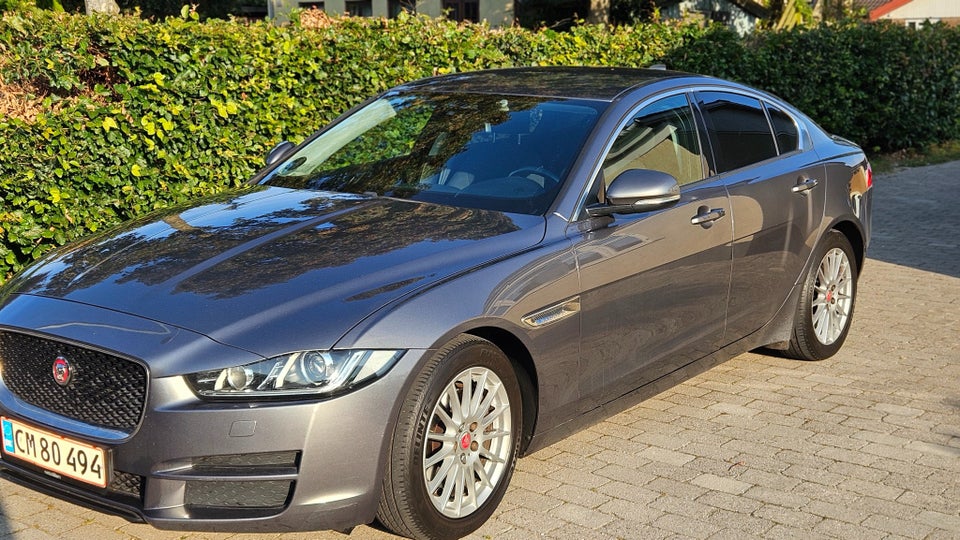 Jaguar XE 2,0 D163 Pure 4d