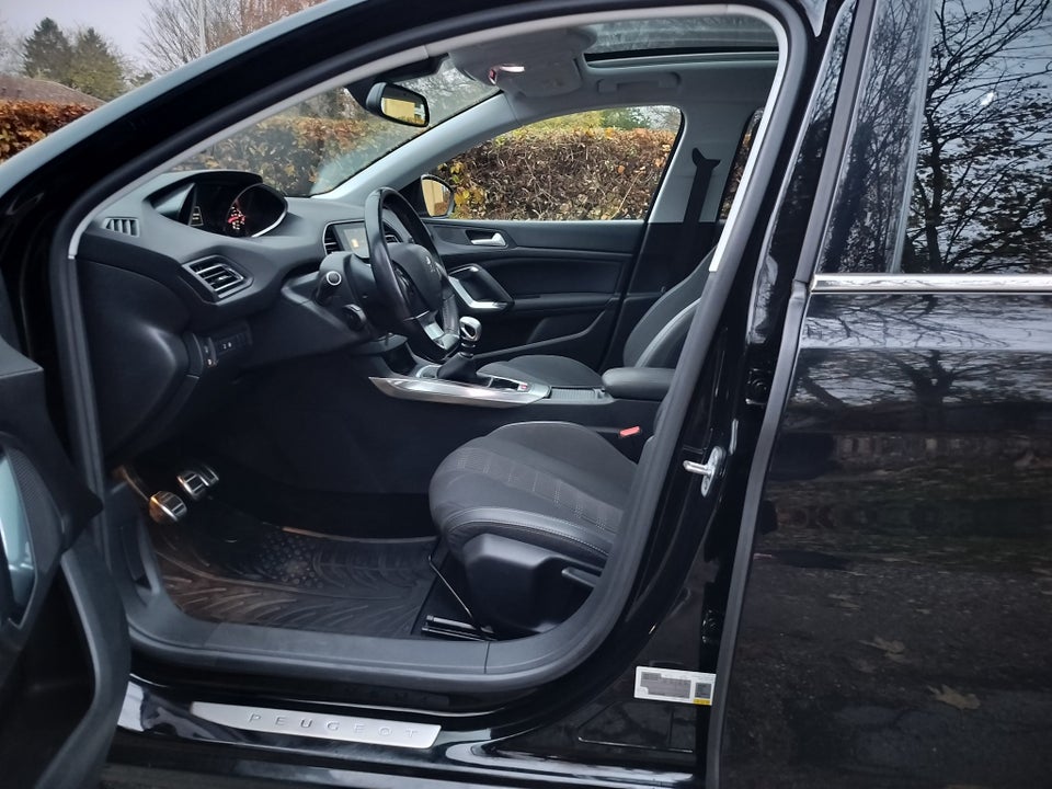 Peugeot 308 1,5 BlueHDi 130 Style SW 5d