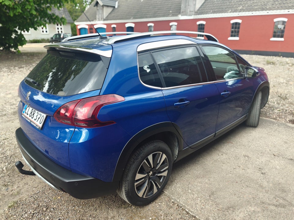Peugeot 2008 1,2 PureTech 130 Allure Sky 5d
